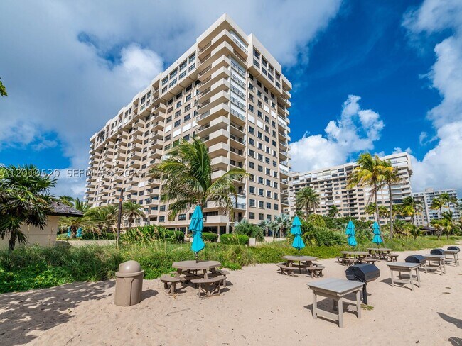 Foto del edificio - 5000 N Ocean Dr