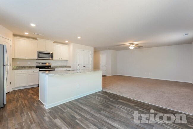 Foto del edificio - 4615 Hazelburn Dr