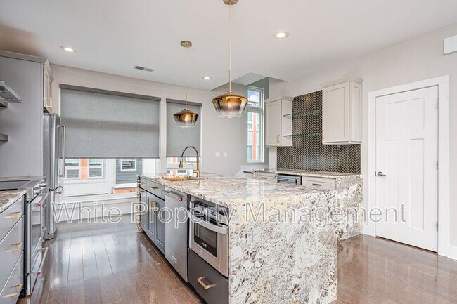 Foto del edificio - 2446 Brelade Place