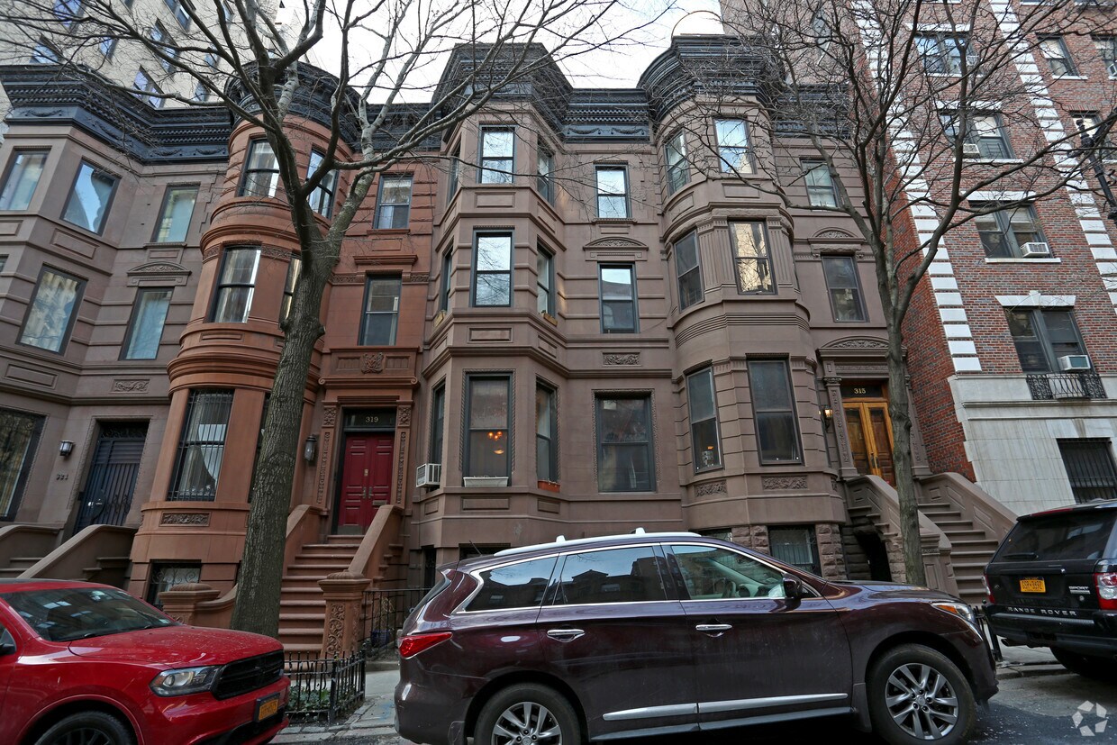 Building Photo - 317 W 104th St