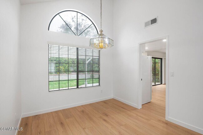 Foto del edificio - 4139 Lost Springs Dr