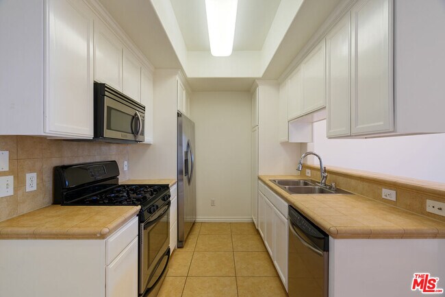 Foto del edificio - 3328 Oakhurst Ave