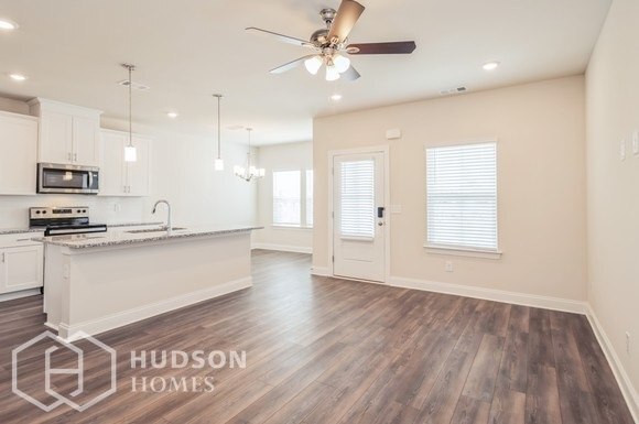Foto del edificio - NEW CONSTRUCTION NOW AVAILABLE! - 1425 Jap...