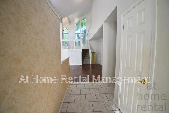 Building Photo - 8316 S Pittsburg Ave