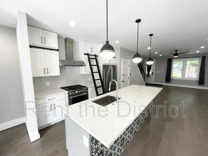 Primary Photo - 418 Hamilton St NW