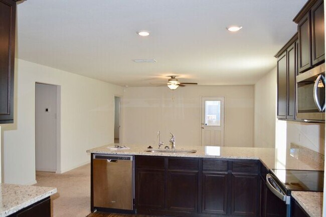 Building Photo - Beautiful 3 bed 2 bath home in Luckey Ranch