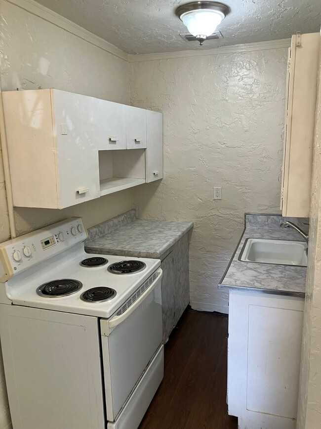 Building Photo - 1BR Near Downtown Brooksville! NO APPLICAT...