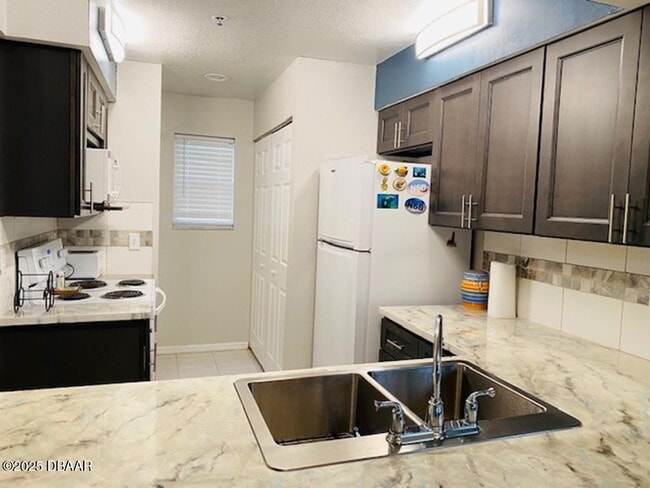 Building Photo - 458 Bouchelle Dr