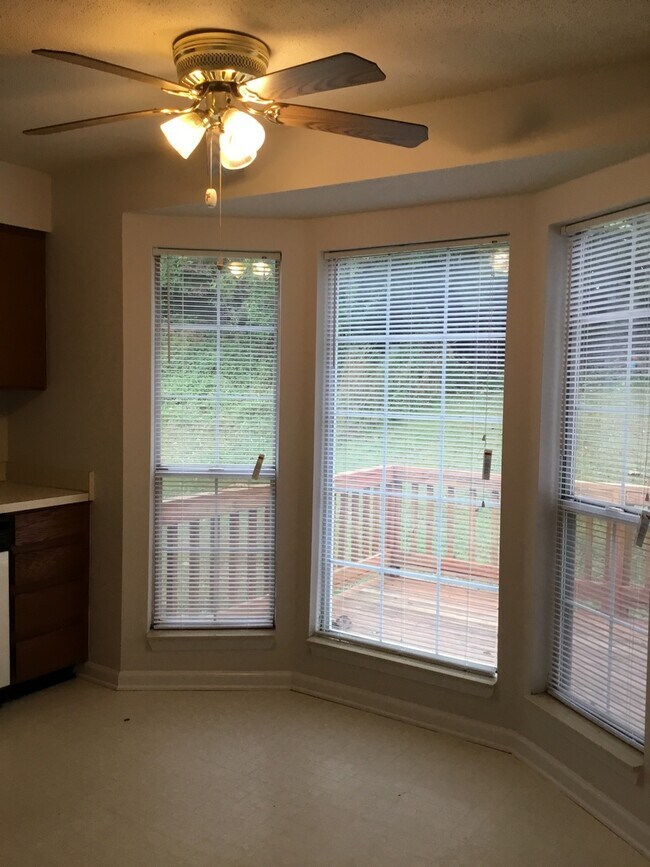 Building Photo - 3 Bedroom Home For Rent in Sango Area!