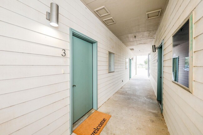 Foto del edificio - 1511 Don Camilo Blvd