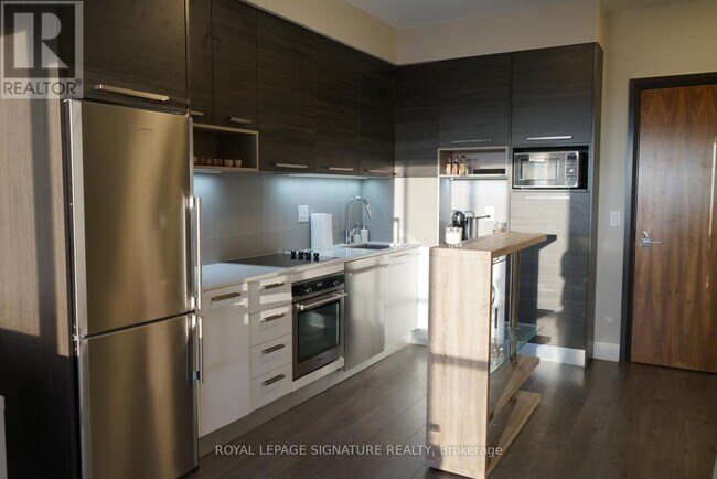 Photo du bâtiment - 36 Park Lawn Rd