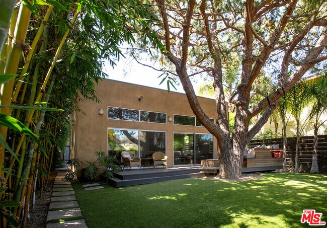 Foto del edificio - 639 Vernon Ave