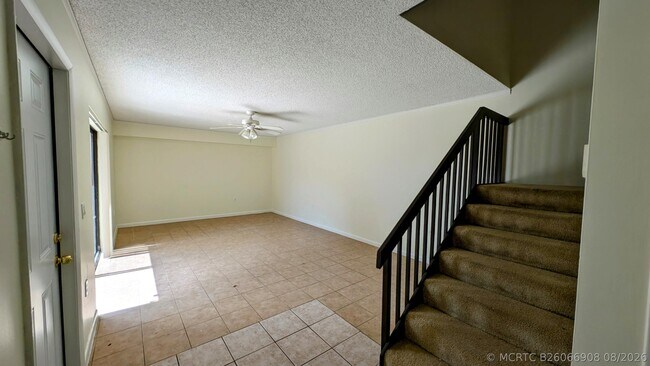 Building Photo - 555 Green Springs Pl