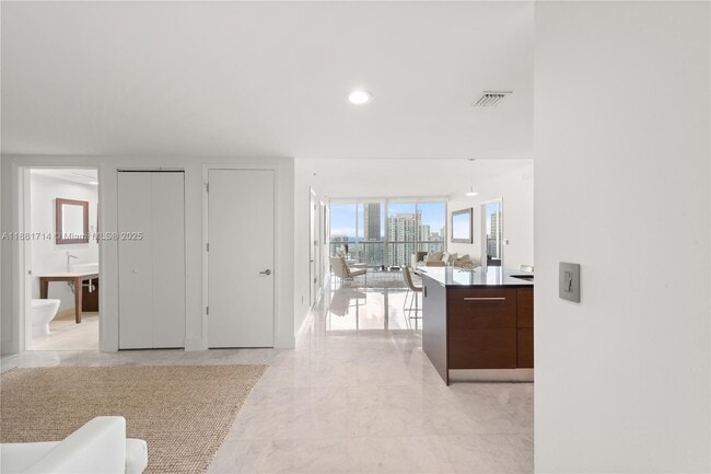 Foto del edificio - 495 Brickell Ave