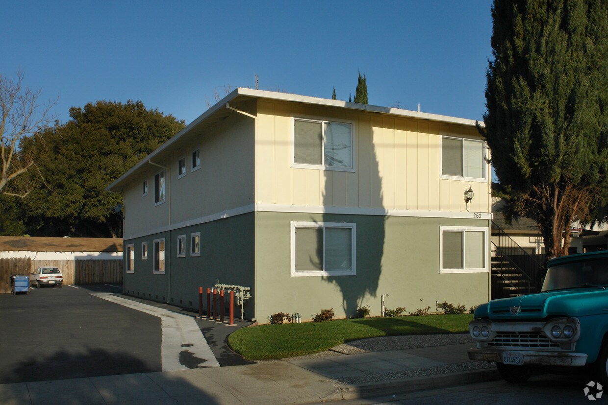 Primary Photo - 263 Waverly St