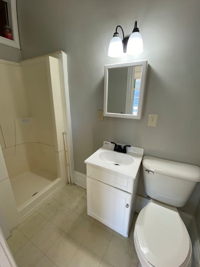 Building Photo - 411 Dodge St