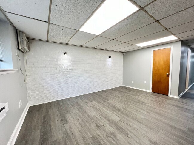 Building Photo - Located In Yeadon