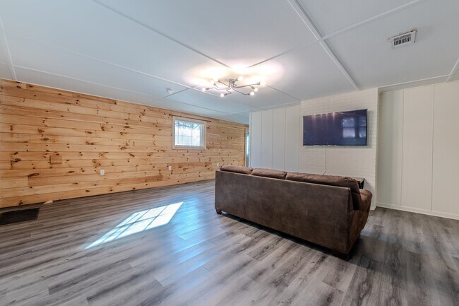 Foto del edificio - 1021 Plainview Dr