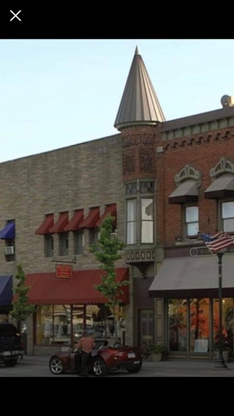 Apartment located above retail space - 95 9.5 South Washington