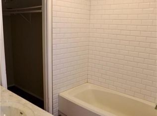 Building Photo - 3904 Stonecroft Dr