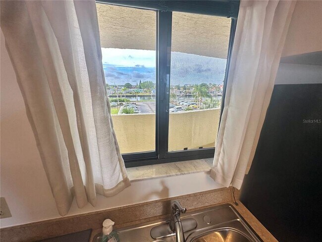 Foto del edificio - 6009 Sea Ranch Dr