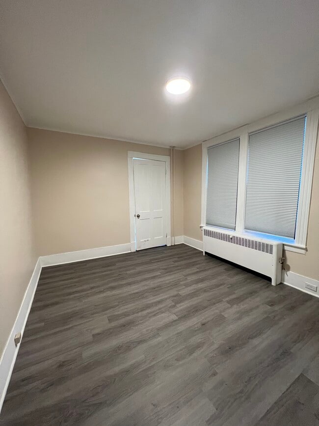 Building Photo - 466 NY-146