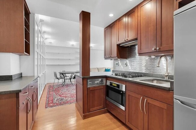 Building Photo - 1 bedroom in New York NY 10003