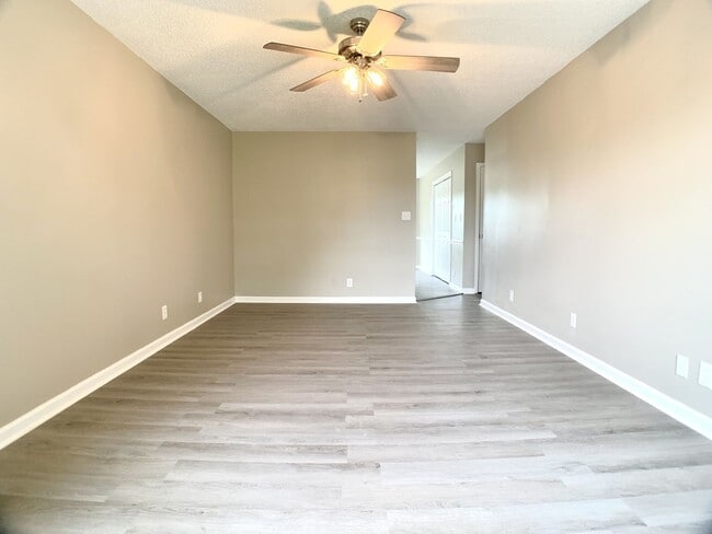 Building Photo - 1125 Lamont Ct