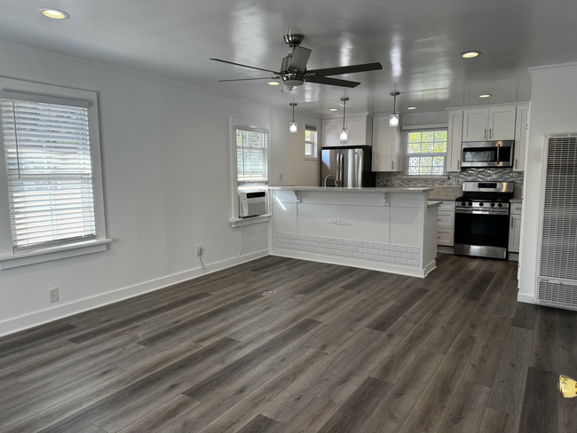 Entry look - 1517 E Woodbury Rd