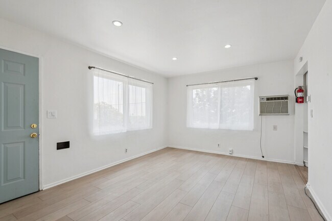 Living room - 2515 Wabash Ave