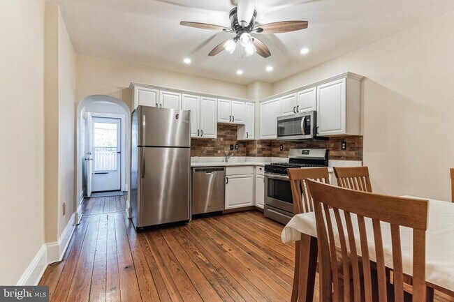 Building Photo - 4562 Silverwood St