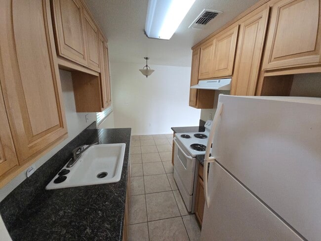 Building Photo - 2412 Carta Ct