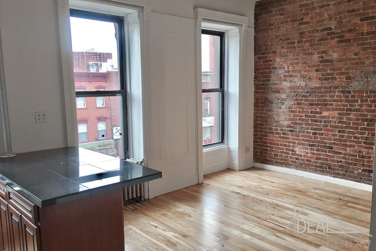 Foto principal - 1047 Bedford Ave
