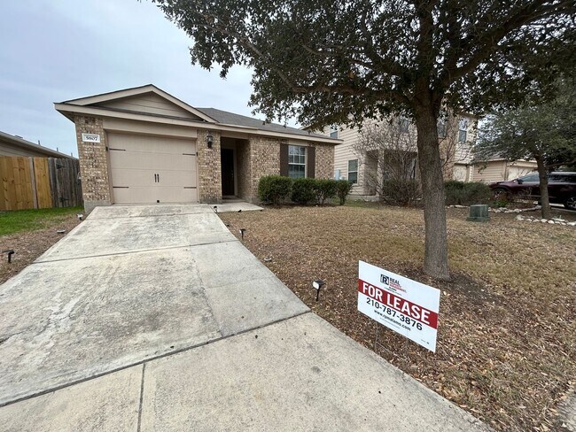 Foto del edificio - Beautiful 3 Bedroom / 2 Bath Home Near Lac...