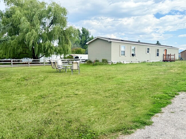 Foto del edificio - 3 Bed 2 Bath Mobile Home on Half Acre in South Kalispell