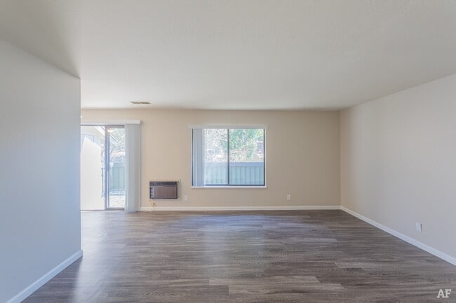 Building Photo - Somerset Apartments