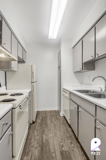 Building Photo - 4400 Memorial Dr