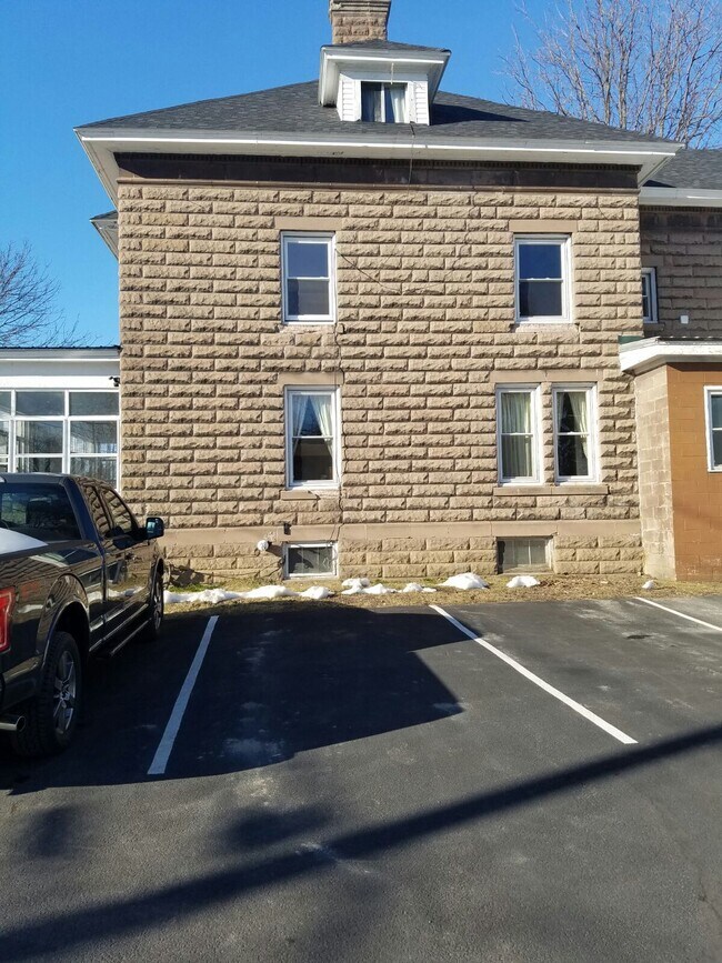 Building Photo - 909 Washington St