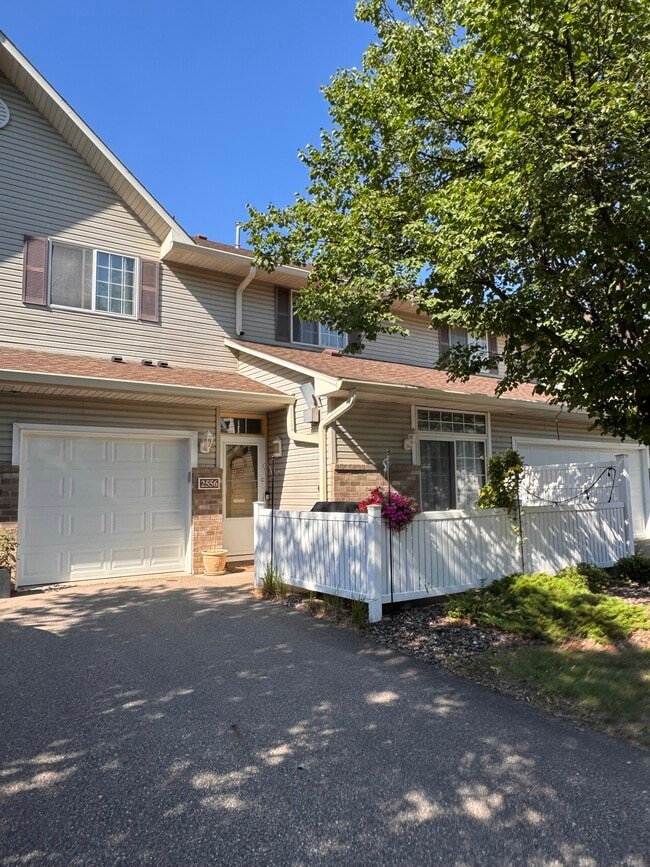 Building Photo - 2556 Mallard Dr