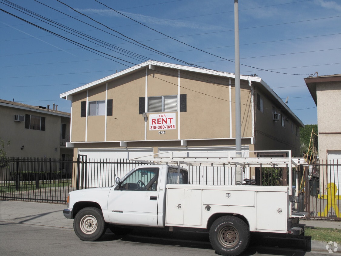 Building Photo - 16517 S Denver Ave