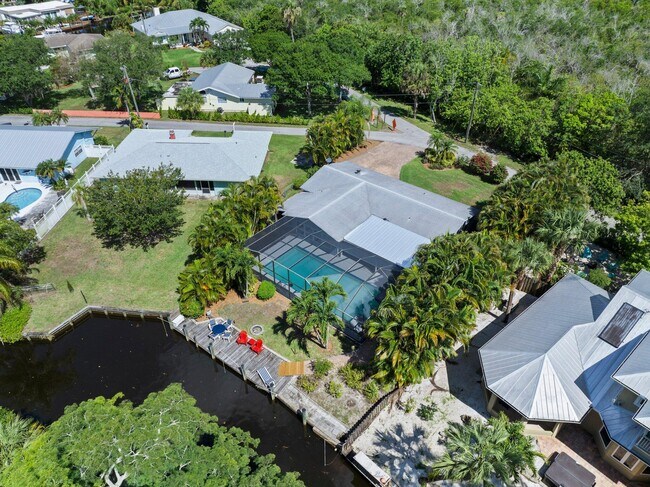 Foto del edificio - 3132 SW Lake Terrace