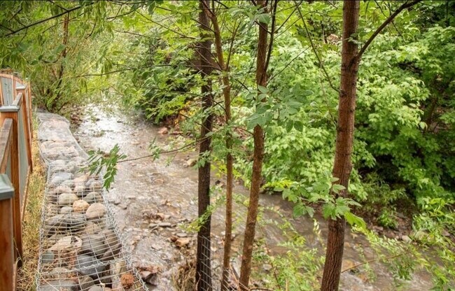 Foto del edificio - 2604 Columbine Dr