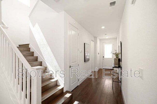 Building Photo - 2428 Periwinkle Pl