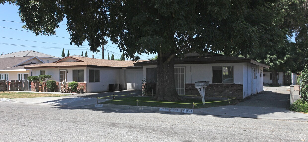 Foto del edificio - 4527-4533 Huddart Ave