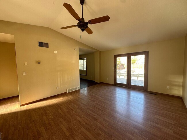 Building Photo - 3 Bedroom 2 Bathroom Home available to rent in Farmington