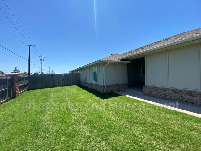 Foto del edificio - 8000 NW 110th Dr