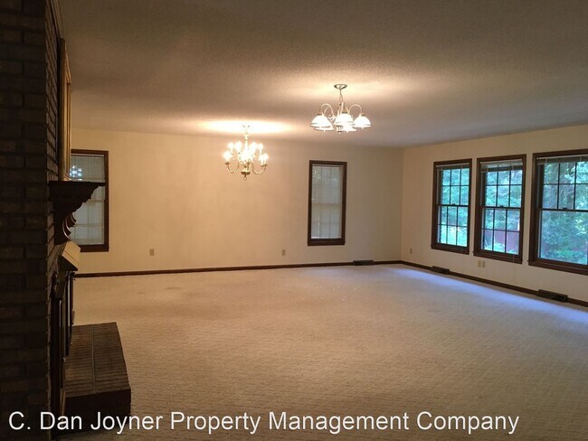 Building Photo - 3 br, 2.5 bath House - 110 Trafalgar Rd