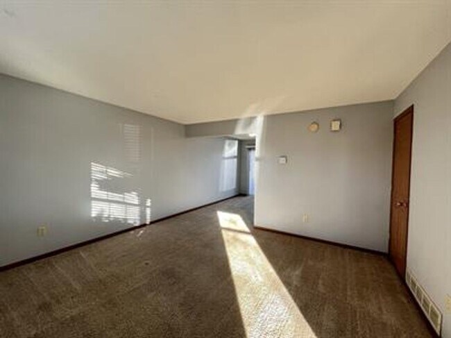 Building Photo - 207 Country Villa Ln