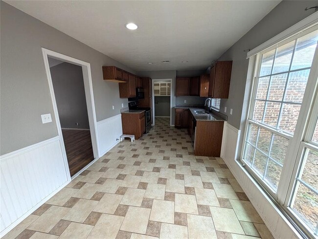 Building Photo - 16904 Meadow Lake Cir