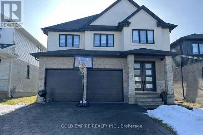 Photo du bâtiment - 1919 Fountain Grass Dr